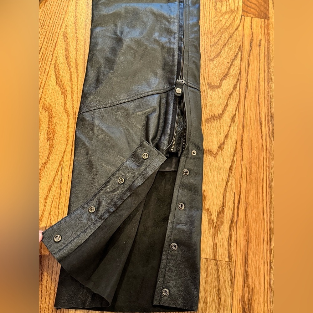 Harley Davidson Black Leather Motorcycle Chaps - Picture 4 of 6